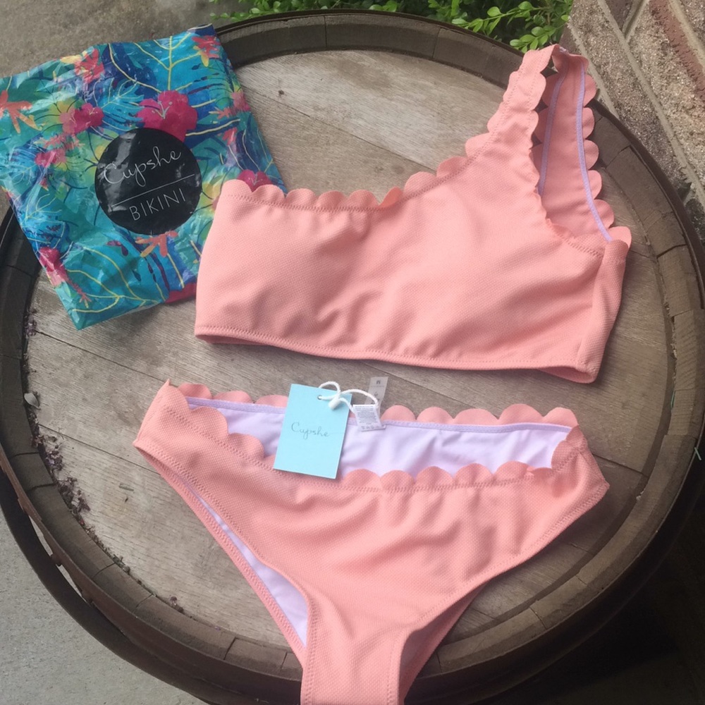 Adorable Pink scalloped swimming suit! NEVER WORN